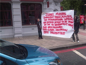 Photo Report: Hundreds Participate in Peaceful Protest in Britain