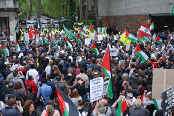 Photo Report: Hundreds Participate in Peaceful Protest in Britain