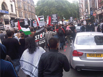 Photo Report: Hundreds Participate in Peaceful Protest in Britain