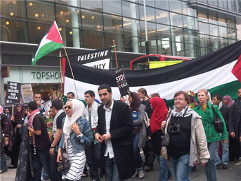 Photo Report: Hundreds Participate in Peaceful Protest in Britain