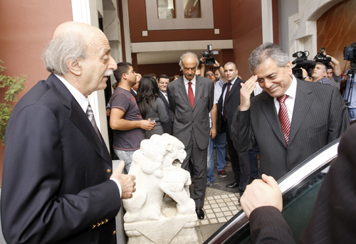Jumblatt Meets with Syrian Ambassador, Agrees Upon Arrest Warrants