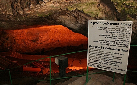Pictures of “Israeli” New Tunnel under Al-Aqsa Mosque