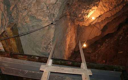 Pictures of “Israeli” New Tunnel under Al-Aqsa Mosque