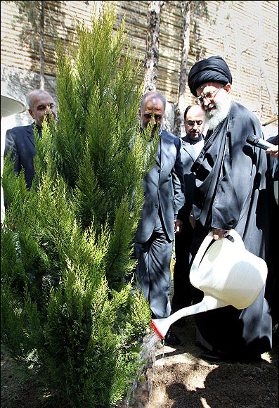 Supreme Leader Plants Two Trees in “Natural Resources and Tree-Planting” Week