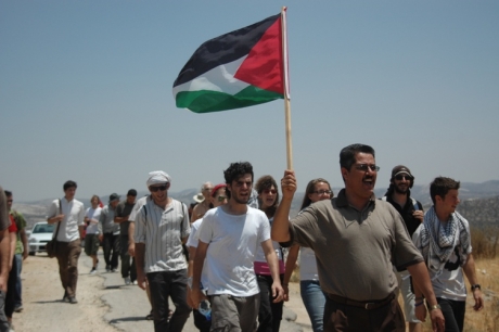 “Israeli” Army Attacks Demonstrators in Bil’in, West Bank