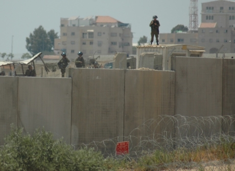“Israeli” Army Attacks Demonstrators in Bil’in, West Bank