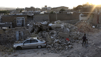Twin Quakes Hit Iran, Scores Injured and Dead, Historical Sites Damaged