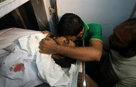 “Israeli” Missiles Kill Three Palestinians in Central Gaza