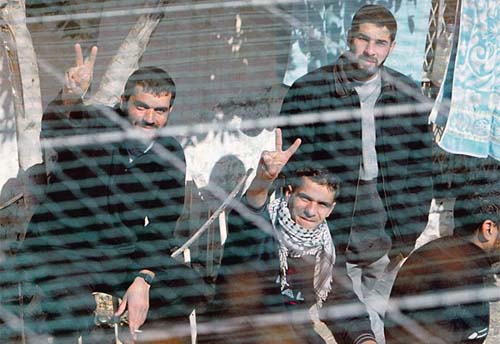 Palestinians Rally for Hunger Strikers in 