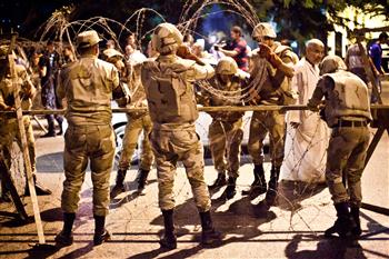 Egypt Violence Escalates, EU Warns of Urgent Review of Ties 