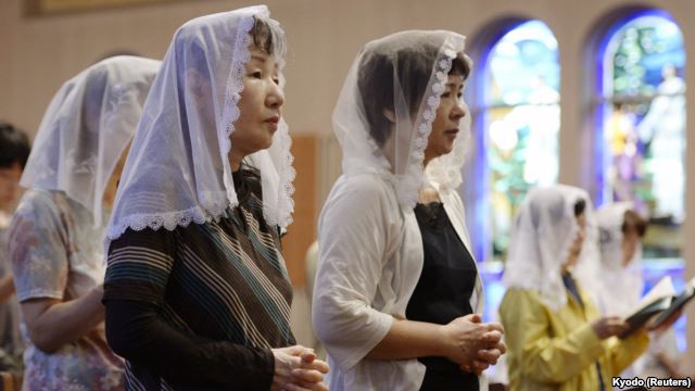 women commemorating Nagasaki