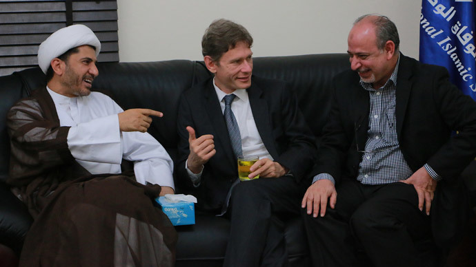 
Bahrain Expels US Diplomat after Meeting Al-Wefaq 