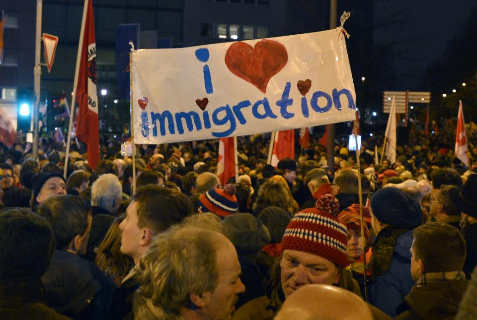 More than 30,000 Germans Protest against Anti-Islam Rallies