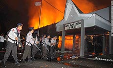 Indonesian Police Hunt 131 in Prison Break