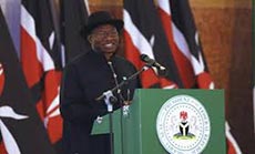 
Nigerian President Vows to Free Abducted Schoolgirls