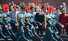 Russia Marks 69th Victory Day, Slaps Sanctions on US, Canada