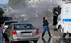 Police Fires Tear Gas at Turkish Mine Mourners