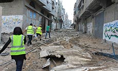 In Video: ’Israeli’ Sniper Martyrs Palestinian Looking For Family in Debris!
