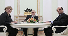 Russia Strikes ’ISIL’ Stronghold in Syria as Putin Meets Hollande, Merkel


