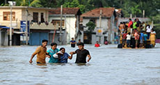 Foreign Aid Reaches Flooded Sri Lankan Capital, 71 Dead
