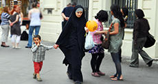 French School Bars Veiled Muslim Mothers
