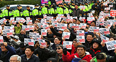 S Koreans Hold Mass Protests Demanding President Ouster, Arrest