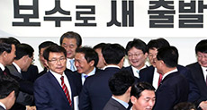 South Korea: Anti-Park Lawmakers Defect from Ruling Party