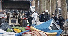 French Police Stealing Blankets from Migrants!