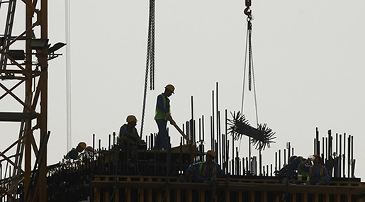 Qatar Introduces Minimum Wage for Migrant Workers