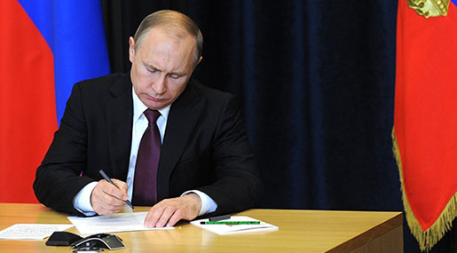 Putin Signs Counter-Sanctions Legislation in Response to Latest US Actions