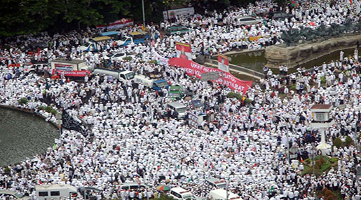 200,000 Protest in Indonesia against Govt 200,000 Protest in Indonesia against Govt