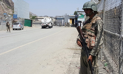 Pakistan-Afghan Border Clashes Escalate, Afghan Guard Killed