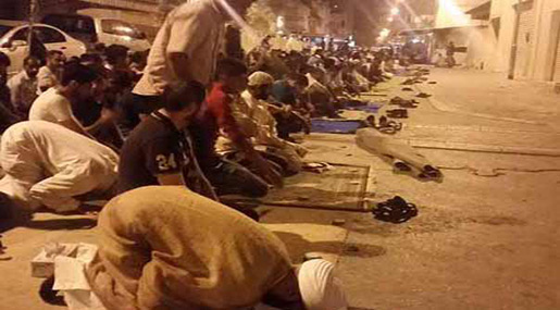 Bahraini protesters outside Ayatollah Qassim's residence 