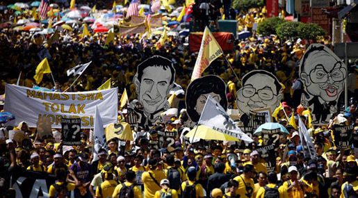 Yellow-clad Malaysian demonstrators 