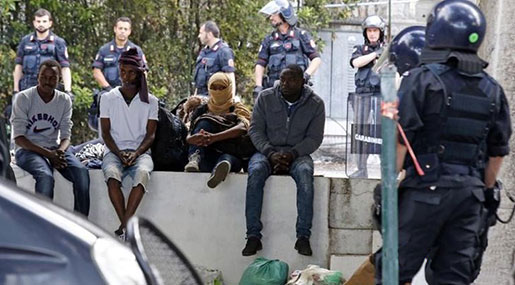 Italy Police Arrest People Smuggler at French Border Italy Police Arrest People Smuggler at French Border