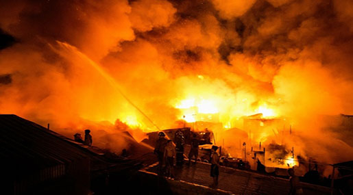 Fire Engulfs Philippine Slum, Thousands Homeless Fire Engulfs Philippine Slum, Thousands Homeless