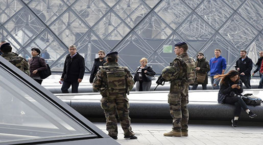 Le Louvre Attack: Soldier Opens Fire as Man Tries to Enter with Suitcase Le Louvre Attack: Soldier Opens Fire as Man Tries to Enter with Suitcase
