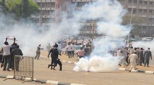 Nigerian Police Tear-gas Protesters Demanding Sheikh Zakzaky's Release Nigeria Crackdown: Police Tear-gas Protesters Demanding Sheikh Zakzaky’s Release