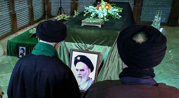 Imam Khamenei Pays Tribute to Imam Khomeini, Sacred Defense Martyrs [Photos]