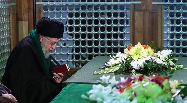 Imam Khamenei Pays Tribute to Imam Khomeini, Sacred Defense Martyrs [Photos]