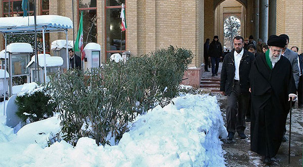 Imam Khamenei Pays Tribute to Imam Khomeini, Sacred Defense Martyrs [Photos]