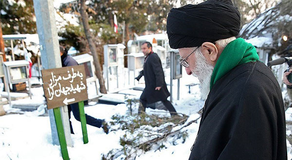 Imam Khamenei Pays Tribute to Imam Khomeini, Sacred Defense Martyrs [Photos]