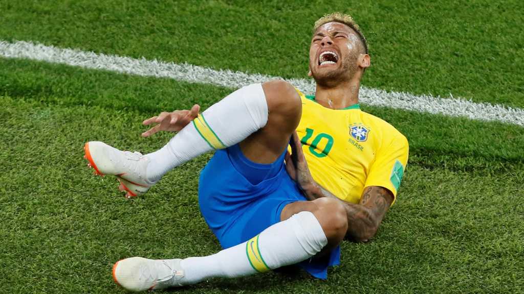 Neymar Lying on the Ground Becomes «Face» of Fake Emergency Calls Ad in Portugal