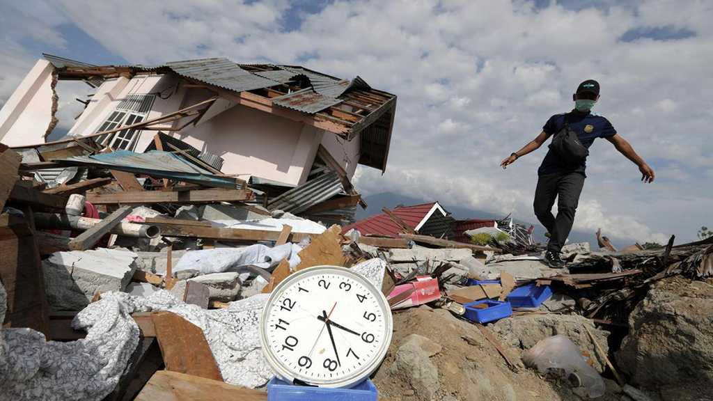 Indonesia Disaster: Disease Fears as More Bodies Found after Tsunami