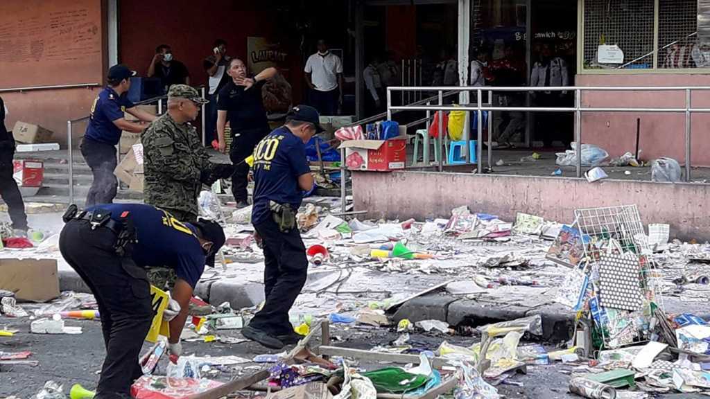 Philippine Explosion: Bomb Outside Shopping Center Kills 2, Wounds 28