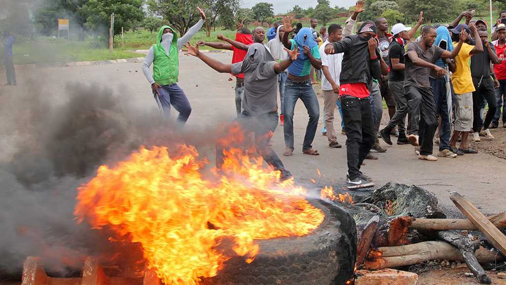Zimbabwe Gov’t, Unions in Last-Ditch Talks to Avert National Strike
