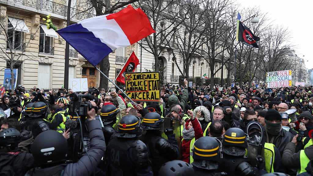 French MPs Approve Anti-Riot Bill amid Yellow Vest Protests