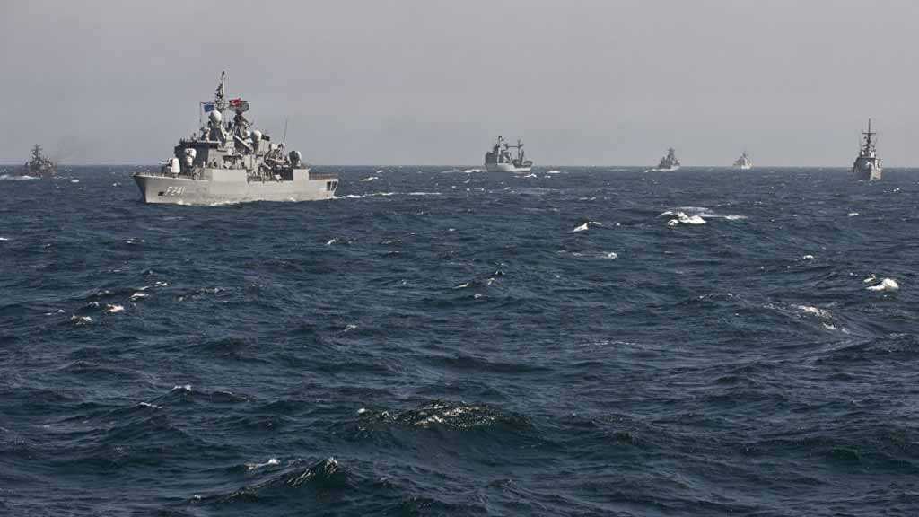 MoD: Russian Navy Ships Escort NATO Warships in Black Sea