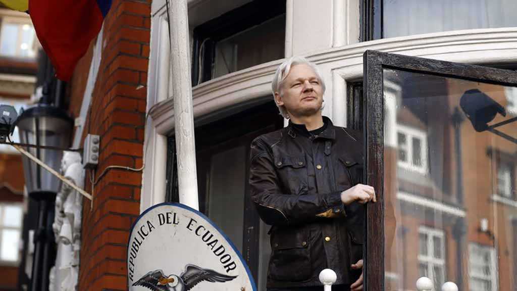 Wikileaks’ Assange Arrested by British Police at Ecuadorean Embassy