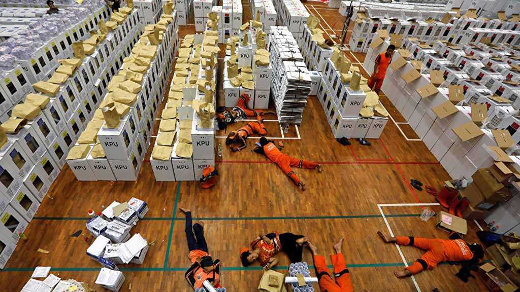 Over 90 Poll Workers Die of Exhaustion during Indonesian Elections